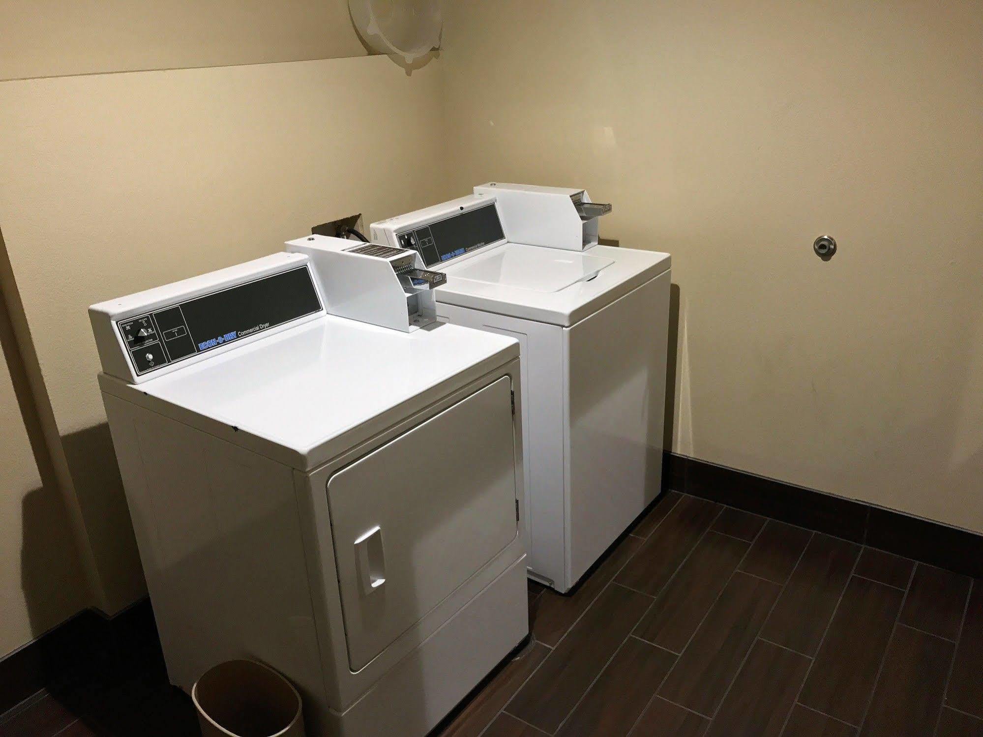Comfort Suites - Dodge City Eksteriør bilde